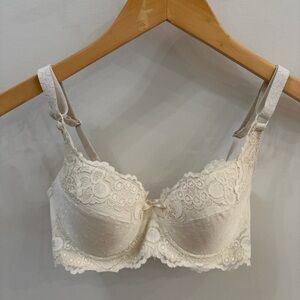Jiao Ying Lace-Trimmed Cream Bra – Size 36C
